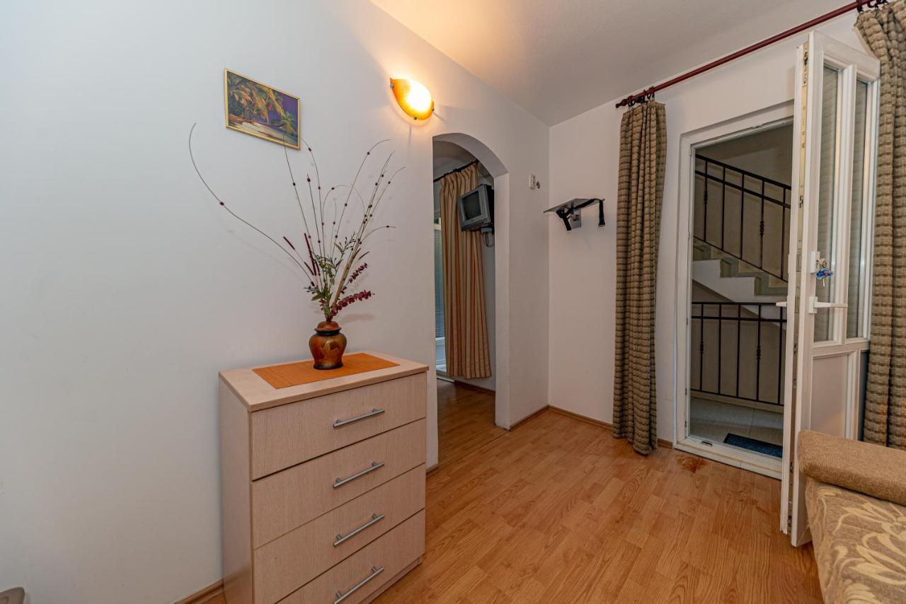 Apartment Knezevic Petrovac Extérieur photo